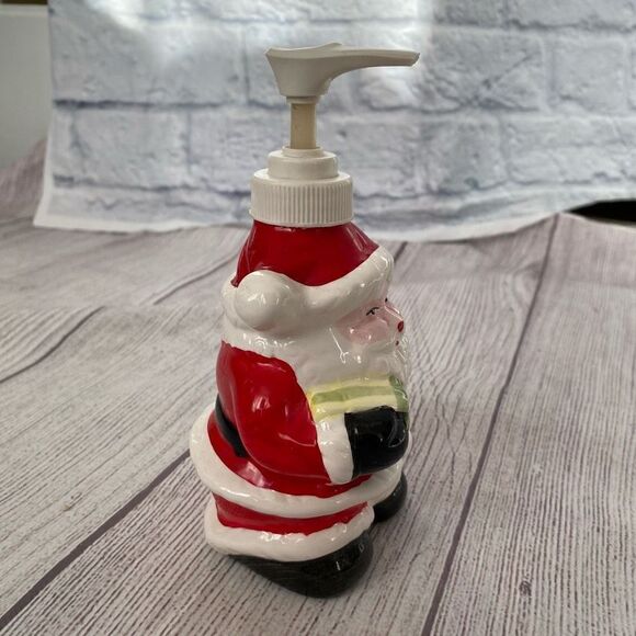 Vintage Santa soap dispenser 6.5”x3” - Picture 4 of 7